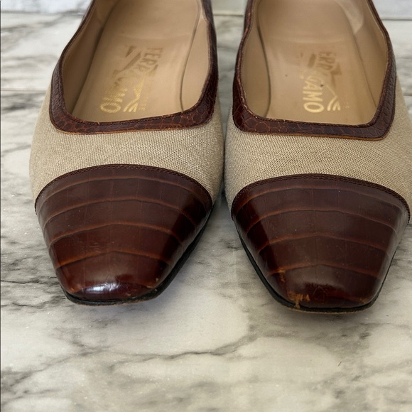 Salvatore Ferragamo | women’s 9 pumps brown crocodile embossed leather cap toe - Picture 2 of 14